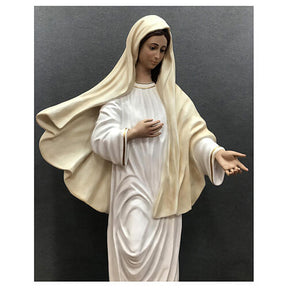 Imagem Nossa Senhora de Medjugorje fibra de vidro pintada 170 cm